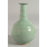 A LARGE CHINESE CELADON CRACKLE GLAZE VASE, 32cm high.