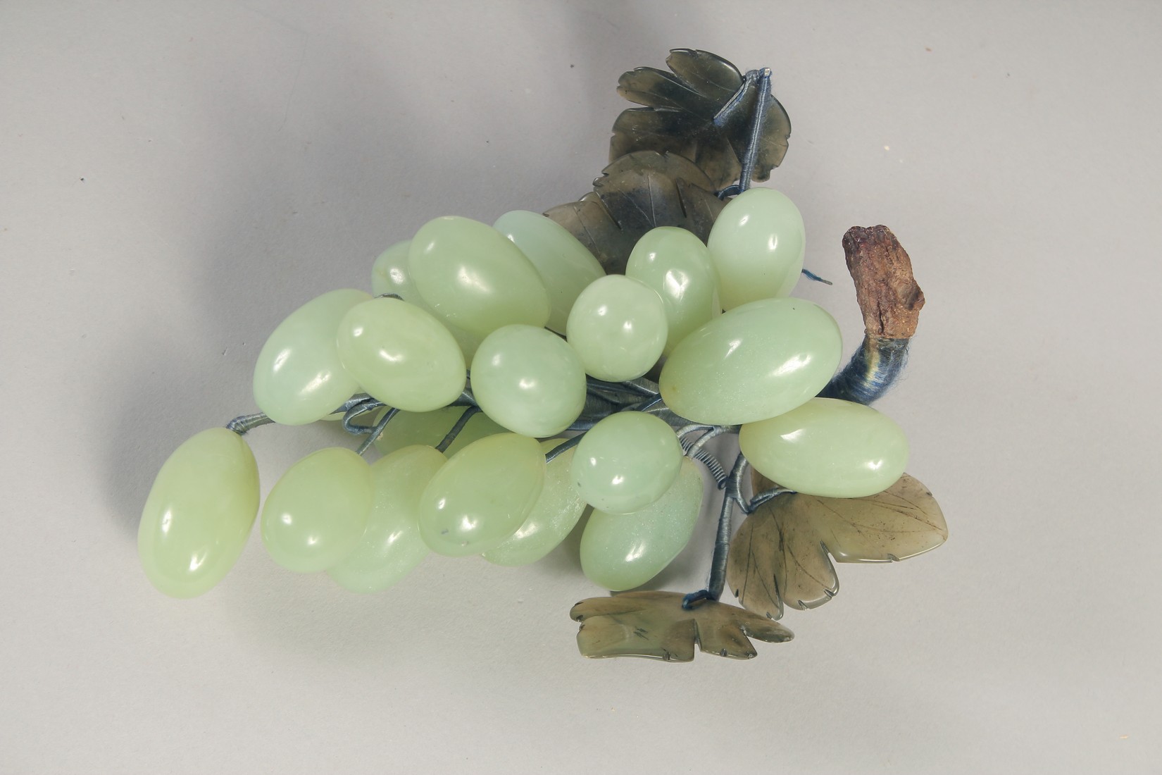 TWO SETS OF HARDSTONE GRAPES, one jade, the other with agate, (2). - Image 3 of 3