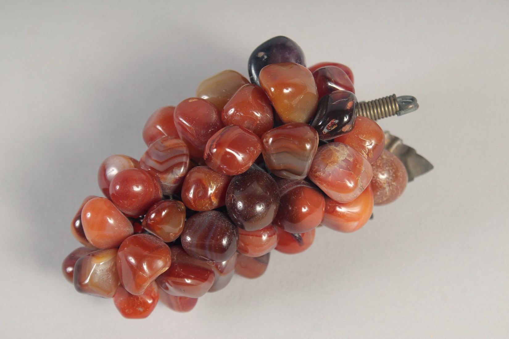 TWO SETS OF HARDSTONE GRAPES, one jade, the other with agate, (2). - Image 2 of 3
