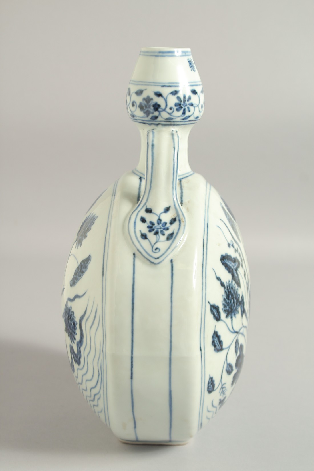 A CHINESE BLUE AND WHITE TWIN HANDLE MOON FLASK, with central floral spray, 30cm high. - Image 4 of 9