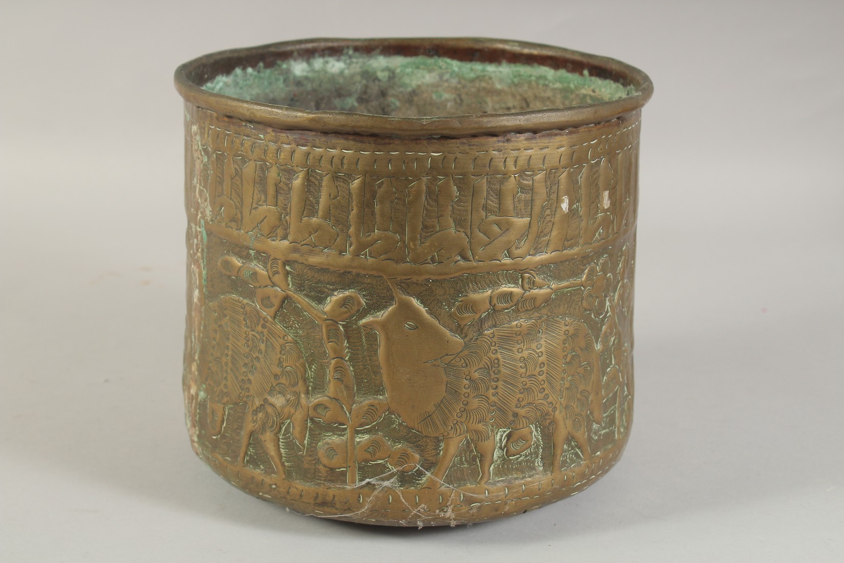 A JUDAICA ENGRAVED AND CHASED BRASS BOWL, 22cm diameter. - Image 2 of 5