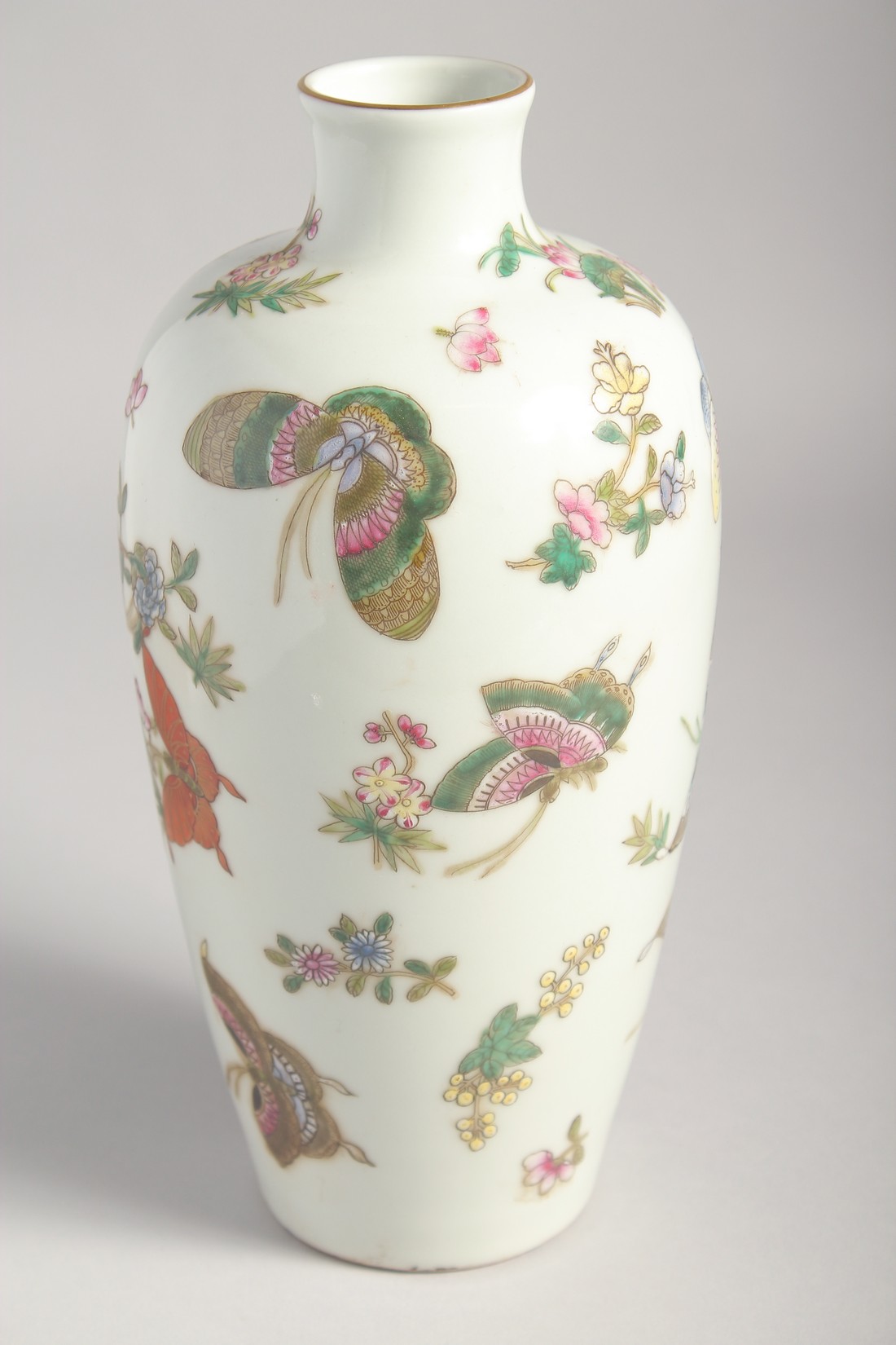 A CHINESE FAMILLE ROSE PORCELAIN BUTTERFLY VASE, base with character mark in red, 25cm high. - Image 3 of 6