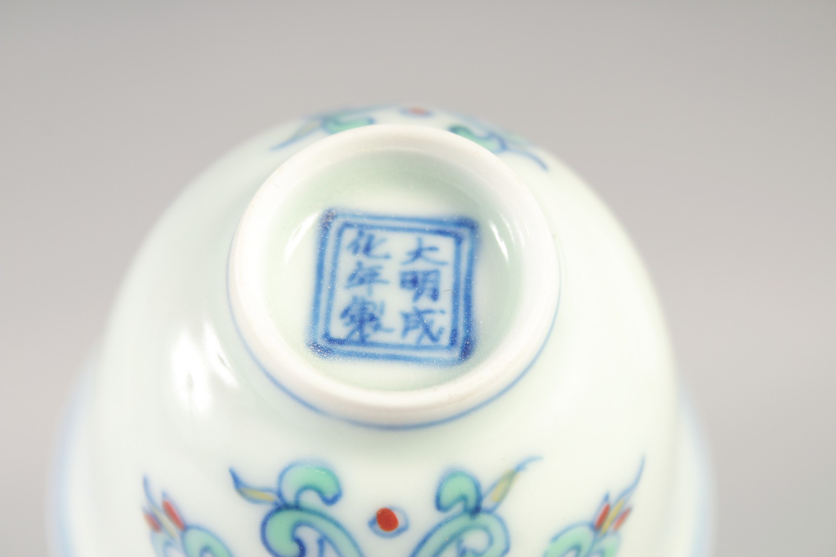 A CHINESE DOUCAI PORCELAIN CUP, with six-character mark, 6.5cm diameter. - Image 4 of 4