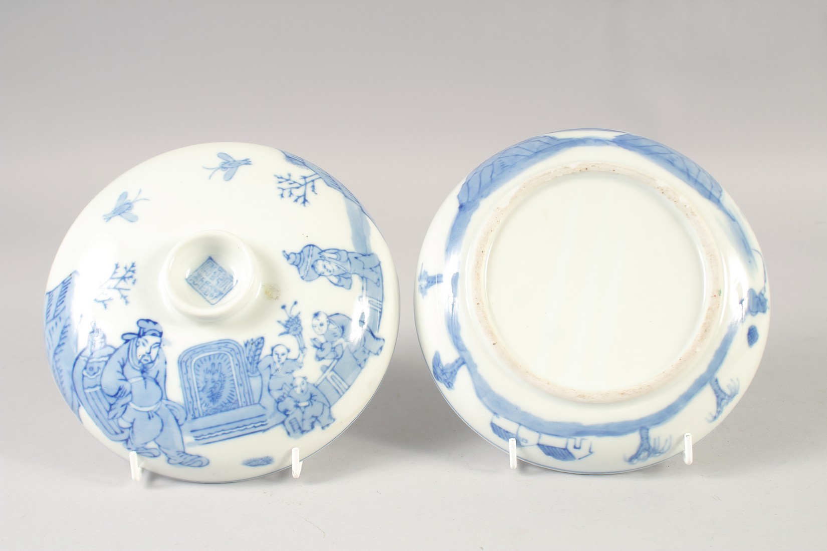 A CHINESE BLUE AND WHITE BOWL AND COVER, 18.5cm diameter. - Image 2 of 4