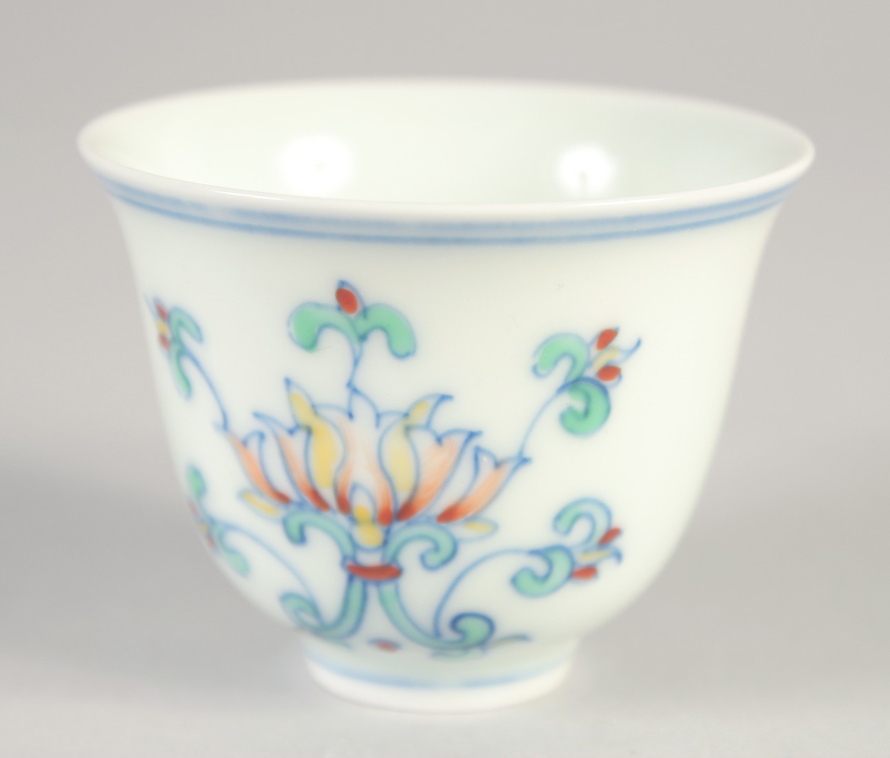A CHINESE DOUCAI PORCELAIN CUP, with six-character mark, 6.5cm diameter.