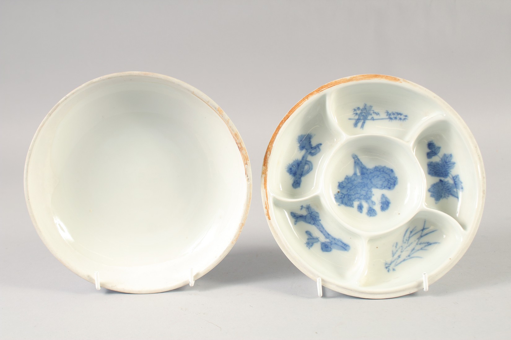 A CHINESE BLUE AND WHITE BOWL AND COVER, 18.5cm diameter. - Image 4 of 4