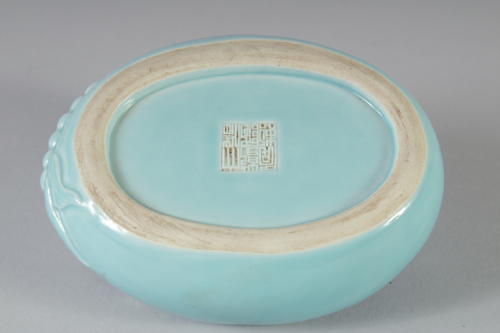 A CHINESE CLAIRE-DE-LUNE OVAL SECTION PORCELAIN BRUSH WASHER, moulded in relief with a Buddhistic - Image 3 of 4