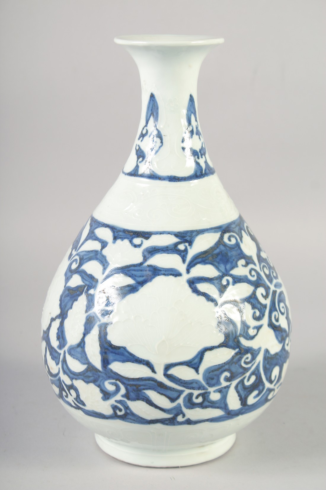 A CHINESE BLUE AND WHITE PORCELAIN YUHUCHUNPING VASE, with floral decoration, four-character mark to - Image 4 of 7