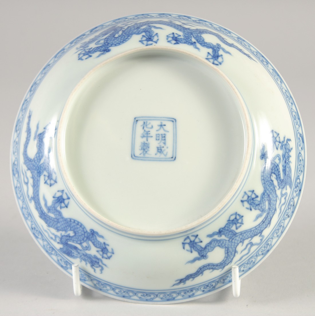 A CHINESE BLUE AND WHITE PORCELAIN DISH, decorated with dragons, bearing six-character mark, 15cm - Image 3 of 3