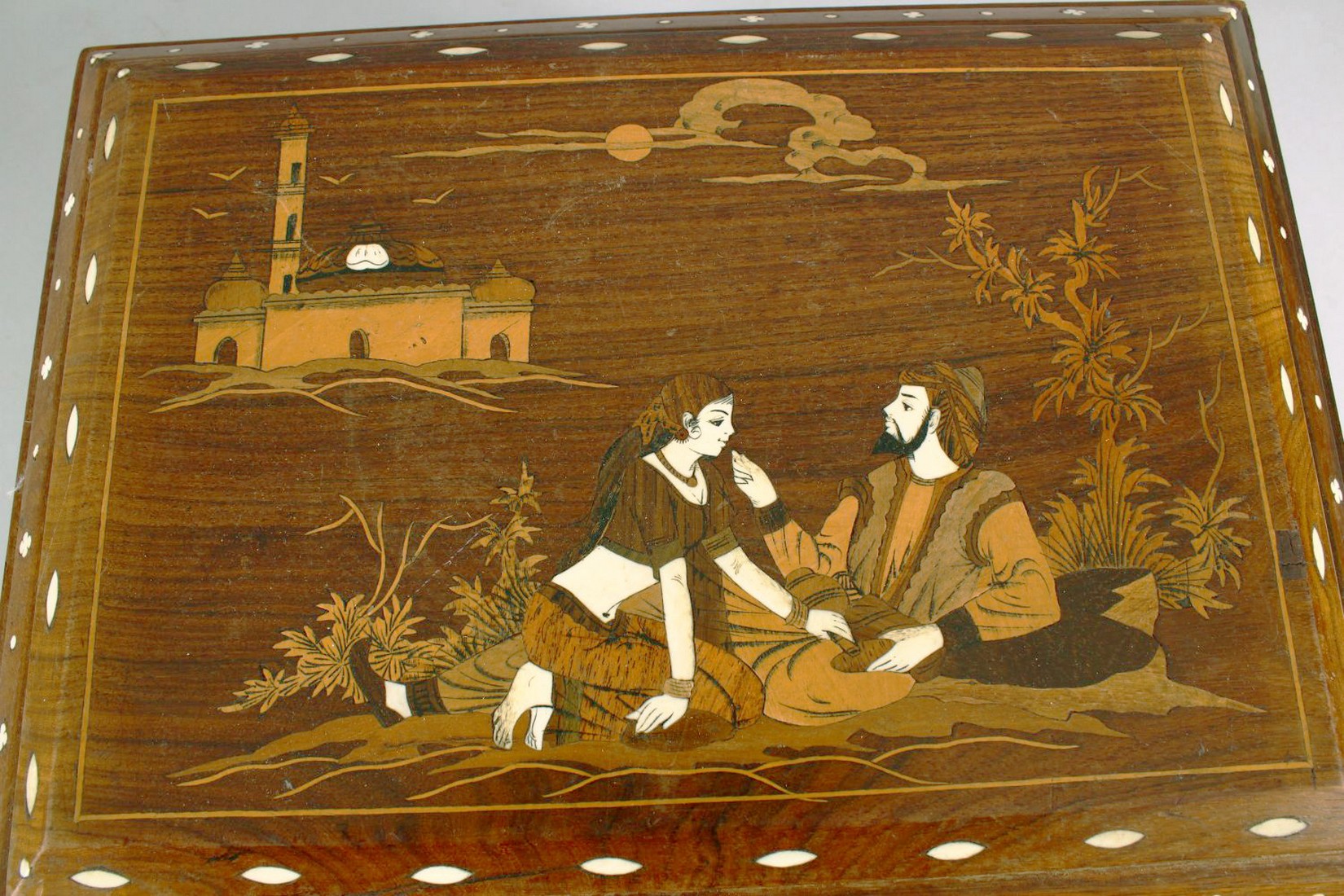 AN INDIAN BONE INLAID WOODEN BOX, inlaid with romantic figures in a landscape, with inlaid border - Image 3 of 5
