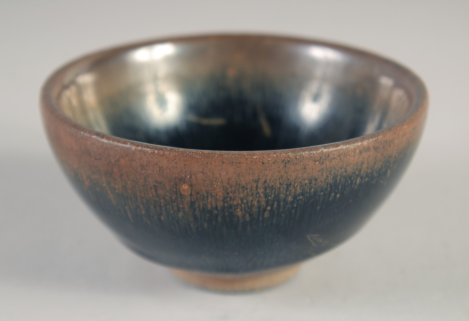 A CHINESE HARE'S FUR GLAZE POTTERY BOWL, 9cm diameter.