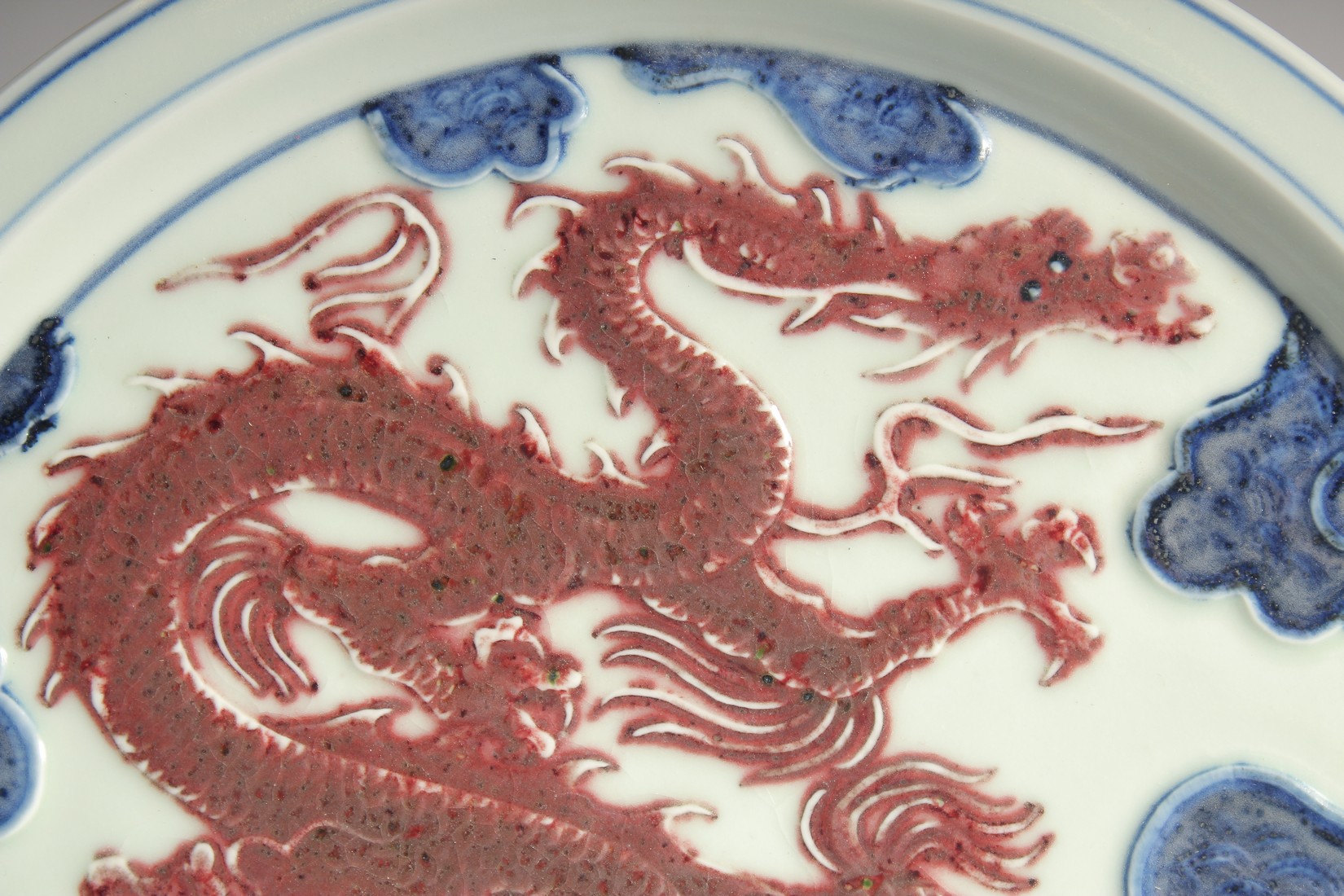 A CHINESE BLUE AND UNDERGLAZE RED PORCELAIN DRAGON DISH, 30cm diameter. - Image 2 of 3