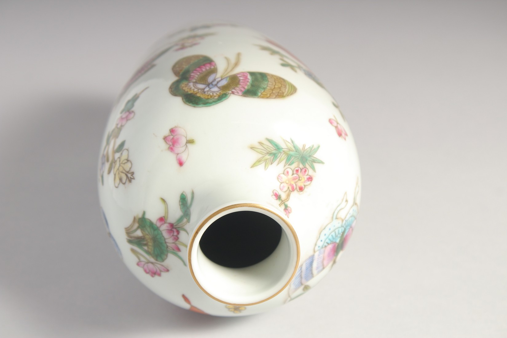 A CHINESE FAMILLE ROSE PORCELAIN BUTTERFLY VASE, base with character mark in red, 25cm high. - Image 5 of 6
