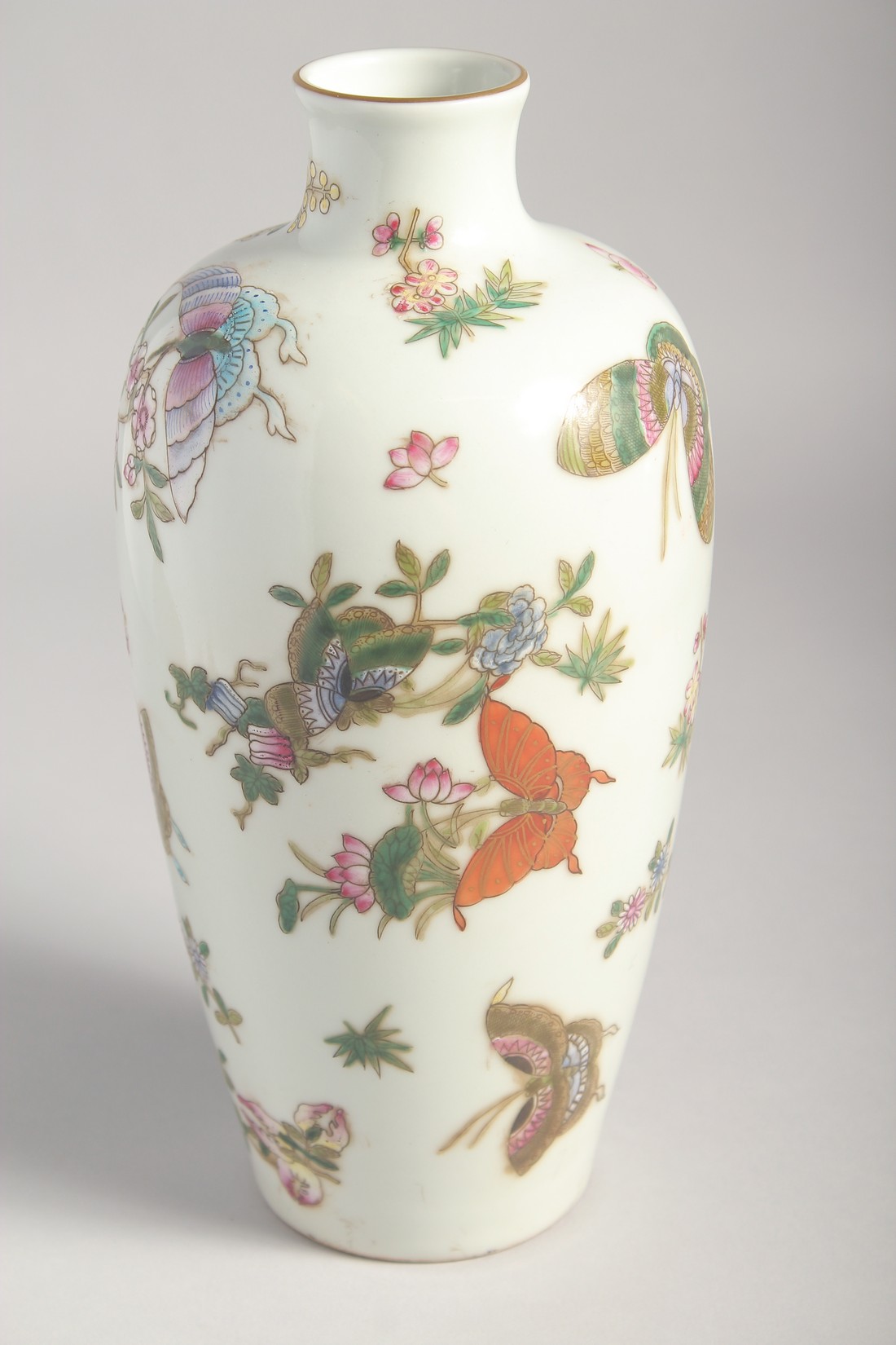 A CHINESE FAMILLE ROSE PORCELAIN BUTTERFLY VASE, base with character mark in red, 25cm high. - Image 4 of 6