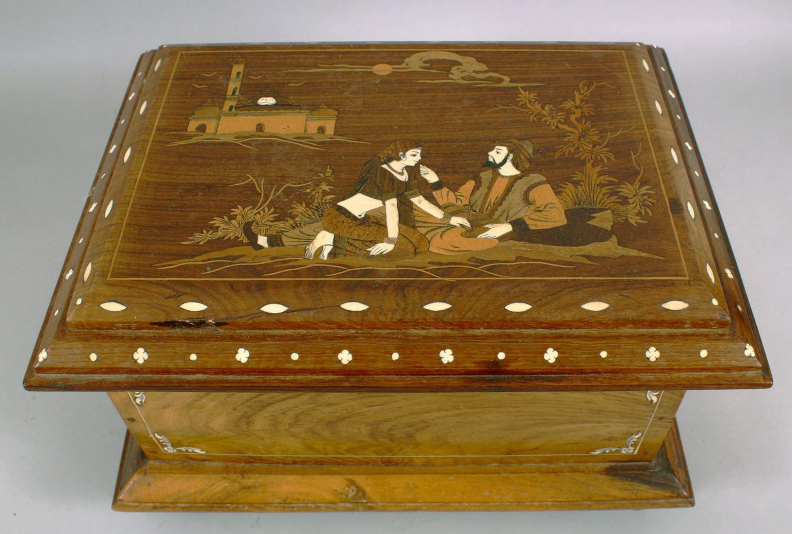 AN INDIAN BONE INLAID WOODEN BOX, inlaid with romantic figures in a landscape, with inlaid border - Image 2 of 5