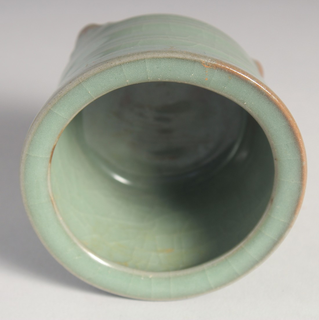 A SMALL CHINESE CELADON GLAZE TRIPOD INCENSE BURNER, 8.5cm diameter. - Image 2 of 3