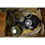 Gas mask/respirator.