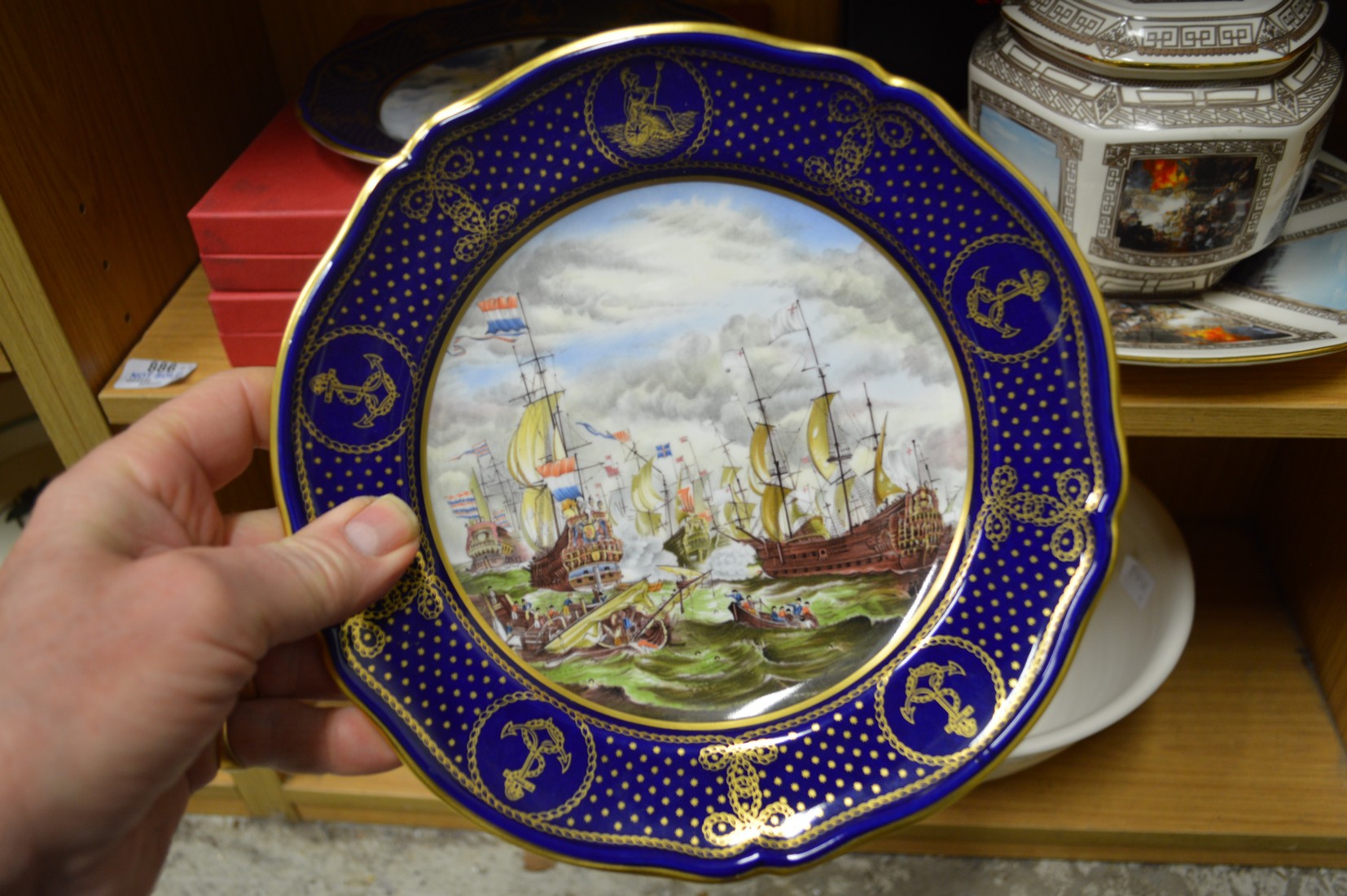 Two Spode maritime collectors plates together with a Wade collectors plate and matching jar and - Bild 2 aus 4