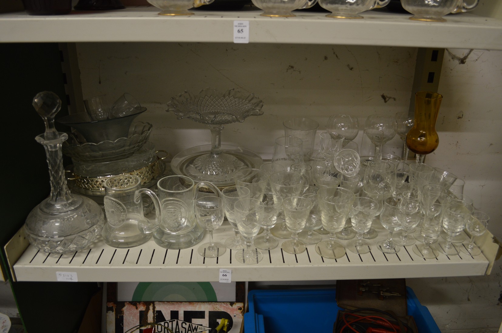 A quantity of glassware.