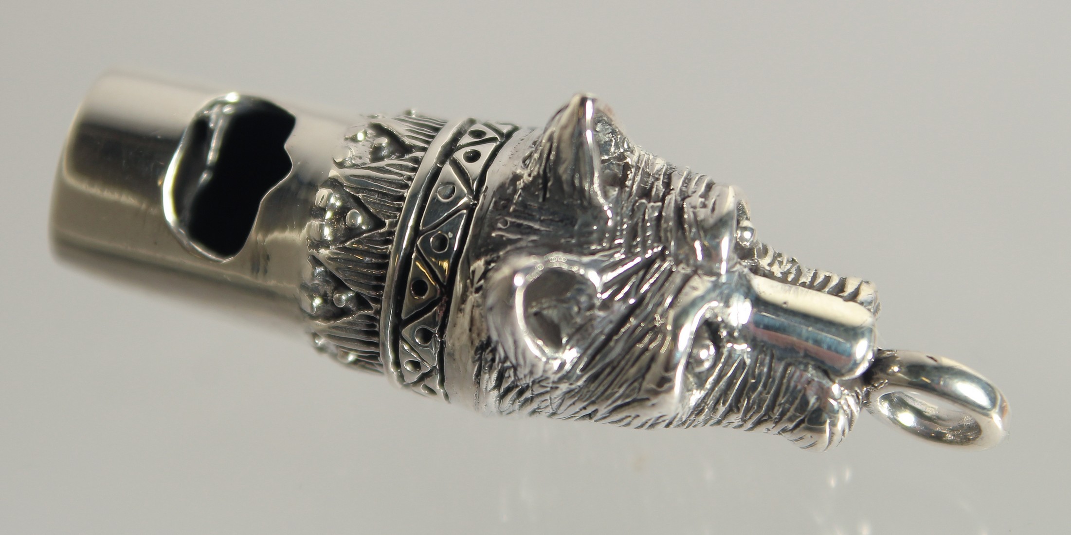 A SILVER NOVELTY SCOTTIE DOG WHISTLE, 1.75" LONG.