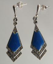 A PAIR OF SILVER AND BLUE ENAMEL AND MARCASITE DROP EARRINGS.