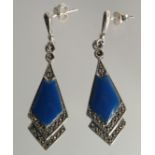 A PAIR OF SILVER AND BLUE ENAMEL AND MARCASITE DROP EARRINGS.