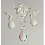 A SILVER NECKLACE AND EARRINGS WITH PEAR SHAPED OPALS.