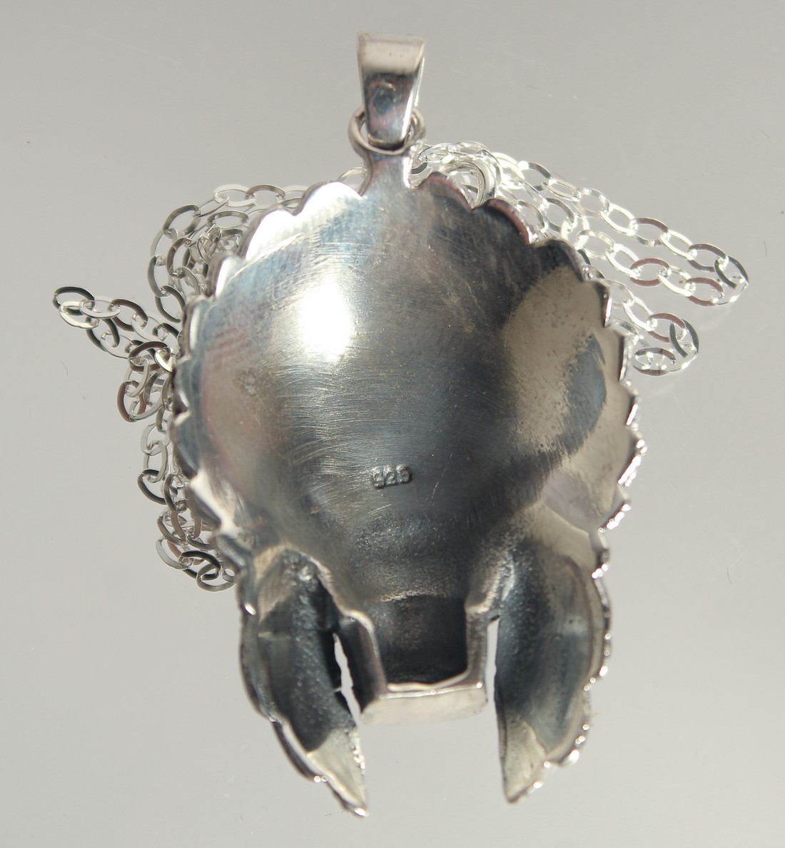 A NATIVE AMERICAN SKULL PENDANT AND CHAIN. - Image 2 of 2