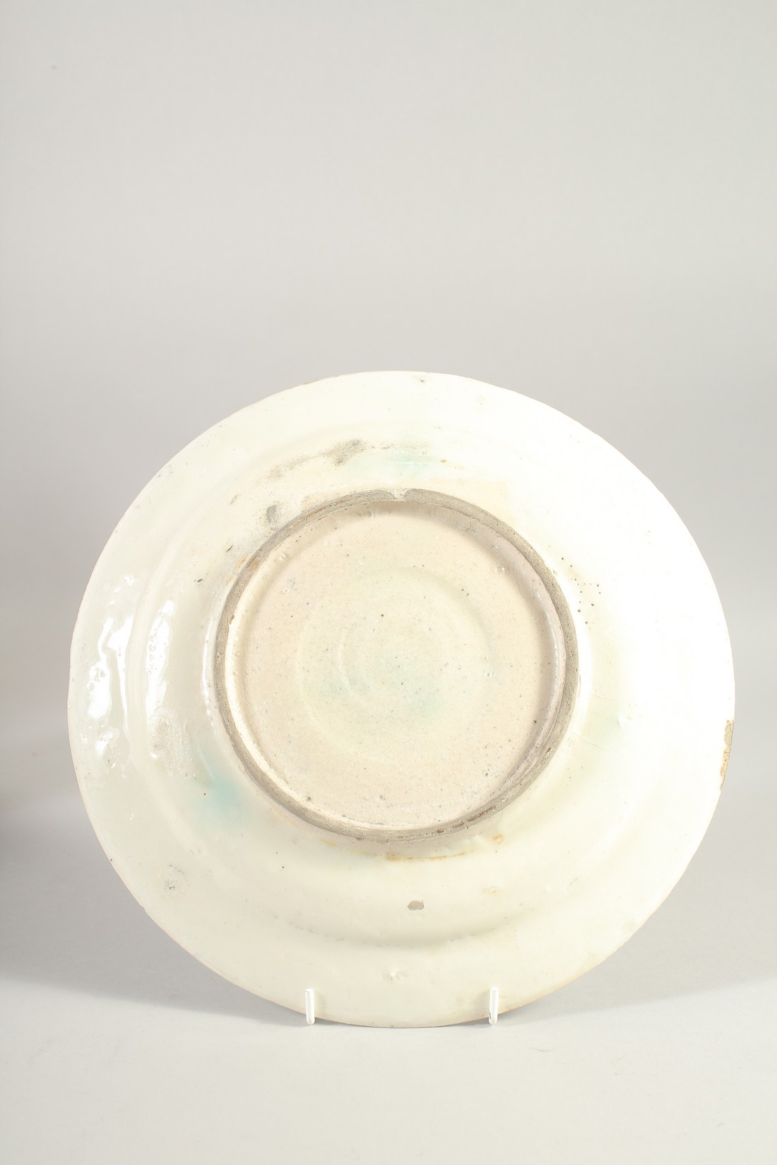 A RARE AND UNUSUAL PERSIAN - CHINESE MARKET GLAZED POTTERY DISH, 30cm diameter. - Image 3 of 3