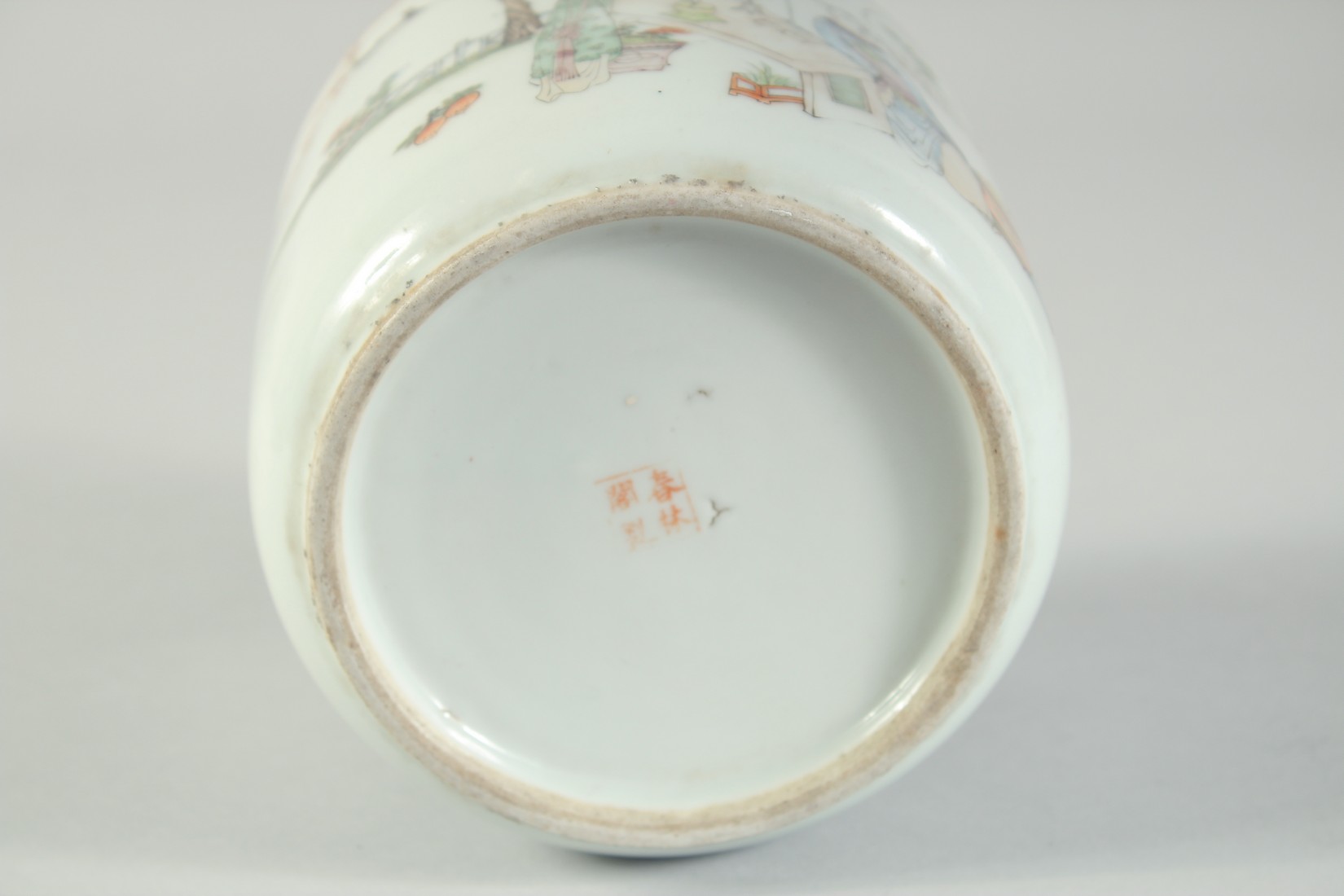 A CHINESE REPUBLIC PORCELAIN BRUSH POT, finely painted with figures in a garden and bearing four- - Image 5 of 5