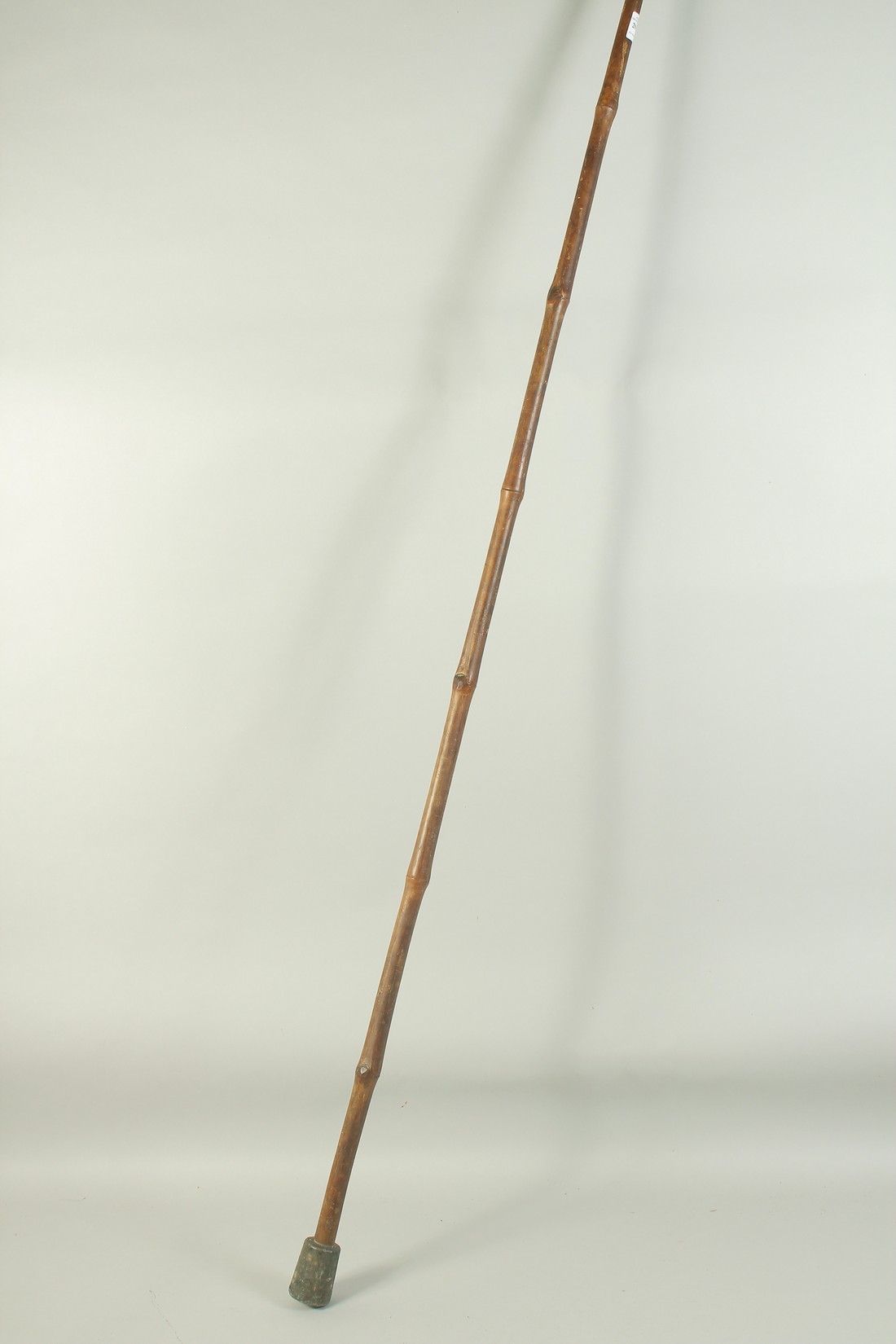 AN EARLY 20TH CENTURY MINDANAO MORO LONG SPEAR (BUDIAK), the spearhead with concave triple-sided - Image 7 of 7