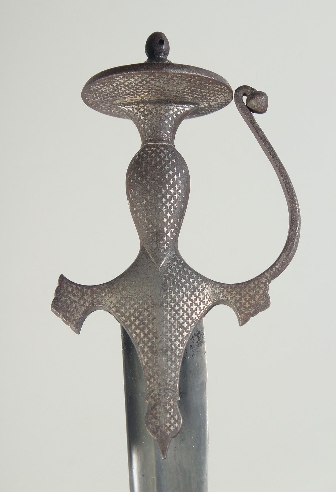 A FINE 18TH CENTURY INDIAN DECCANI TULWAR SWORD, with silver inlaid hilt and watered steel blade,