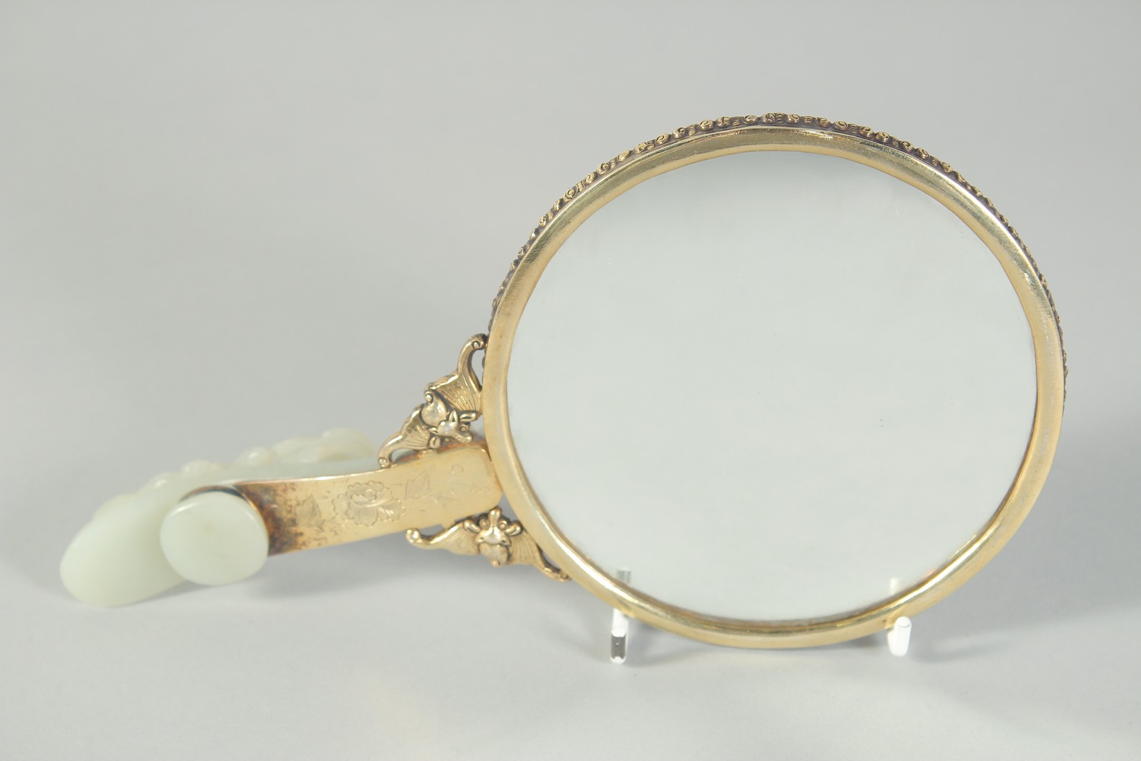 A CHINESE CARVED JADE AND GILT METAL HAND MIRROR, the handle made from a carved jade chilong belt - Image 2 of 4