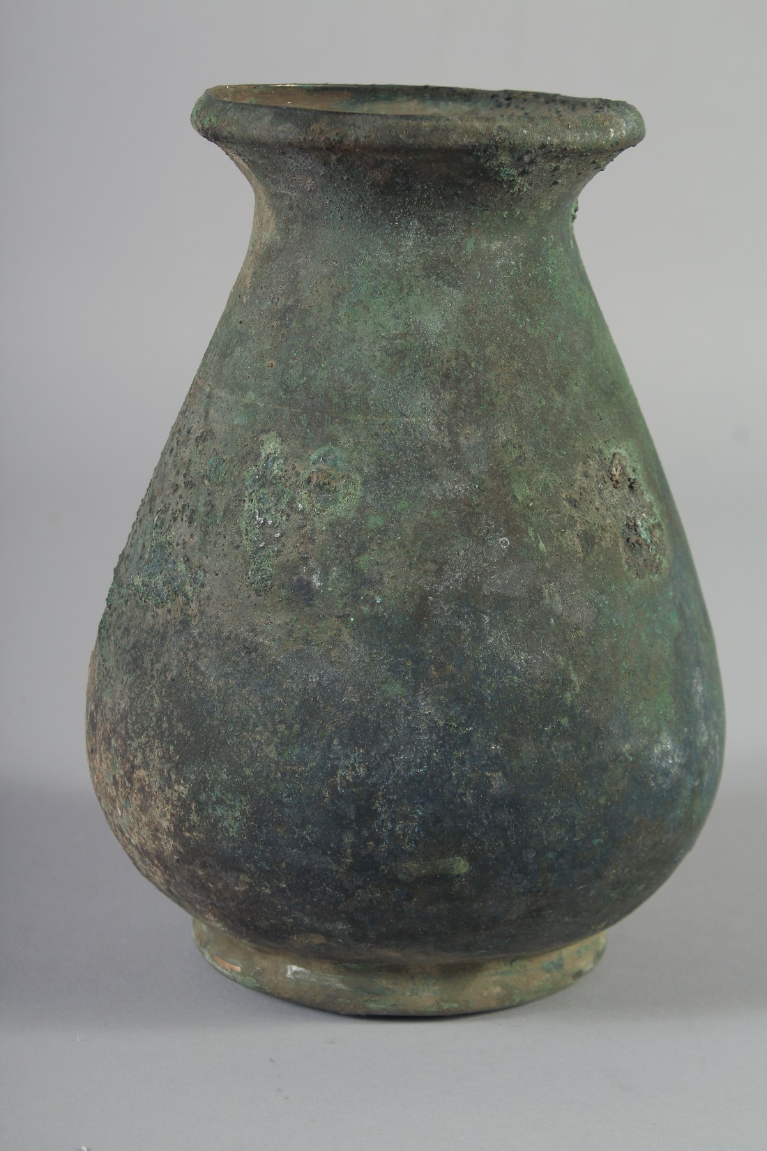 AN UNUSUAL ANCIENT PERSIAN OR ROMAN VASE, 19.5cm high. - Image 2 of 5