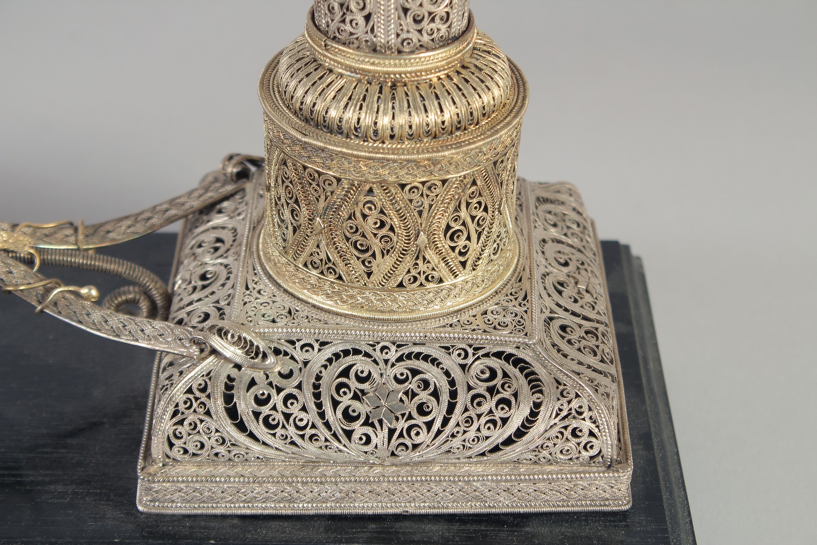 A VERY FINE AND LARGE 19TH CENTURY OTTOMAN TURKISH PARCEL GILT FILIGREE SILVER MIRROR, on a later - Image 12 of 14