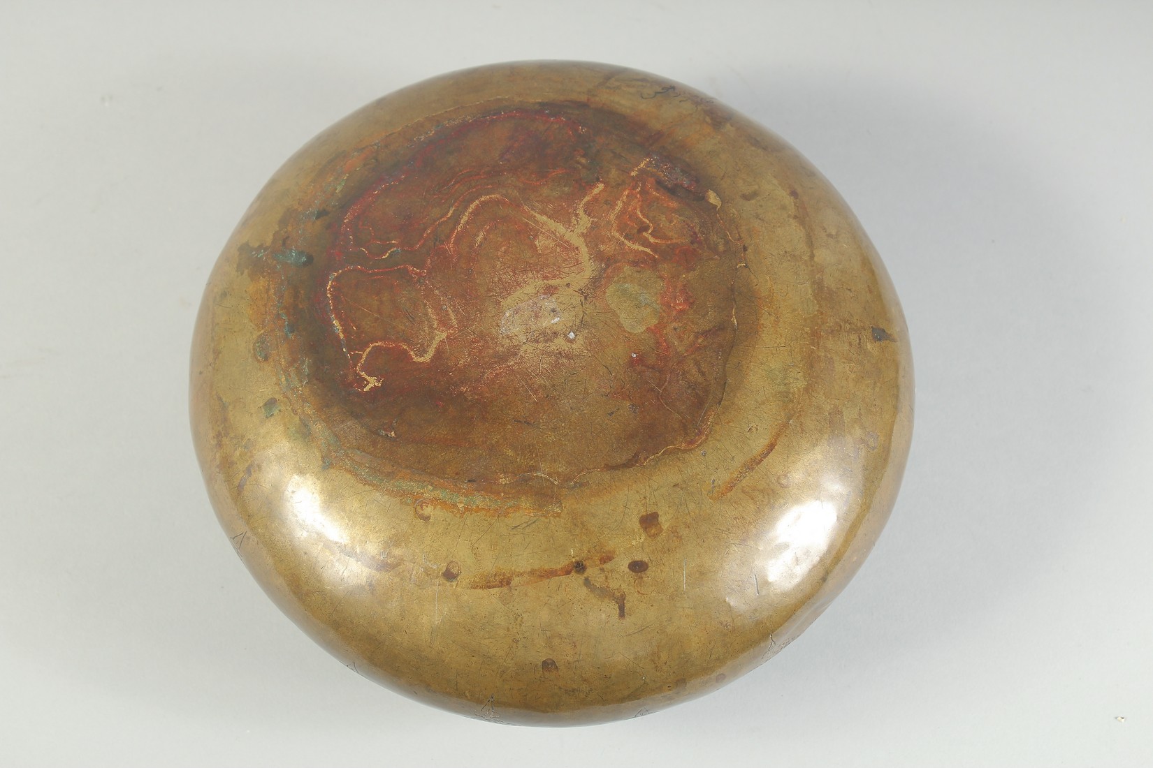 A VERY FINE 14TH CENTURY PERSIAN ILKHANID FARS SILVER INLAID BRASS BOWL, with a band of - Image 5 of 5