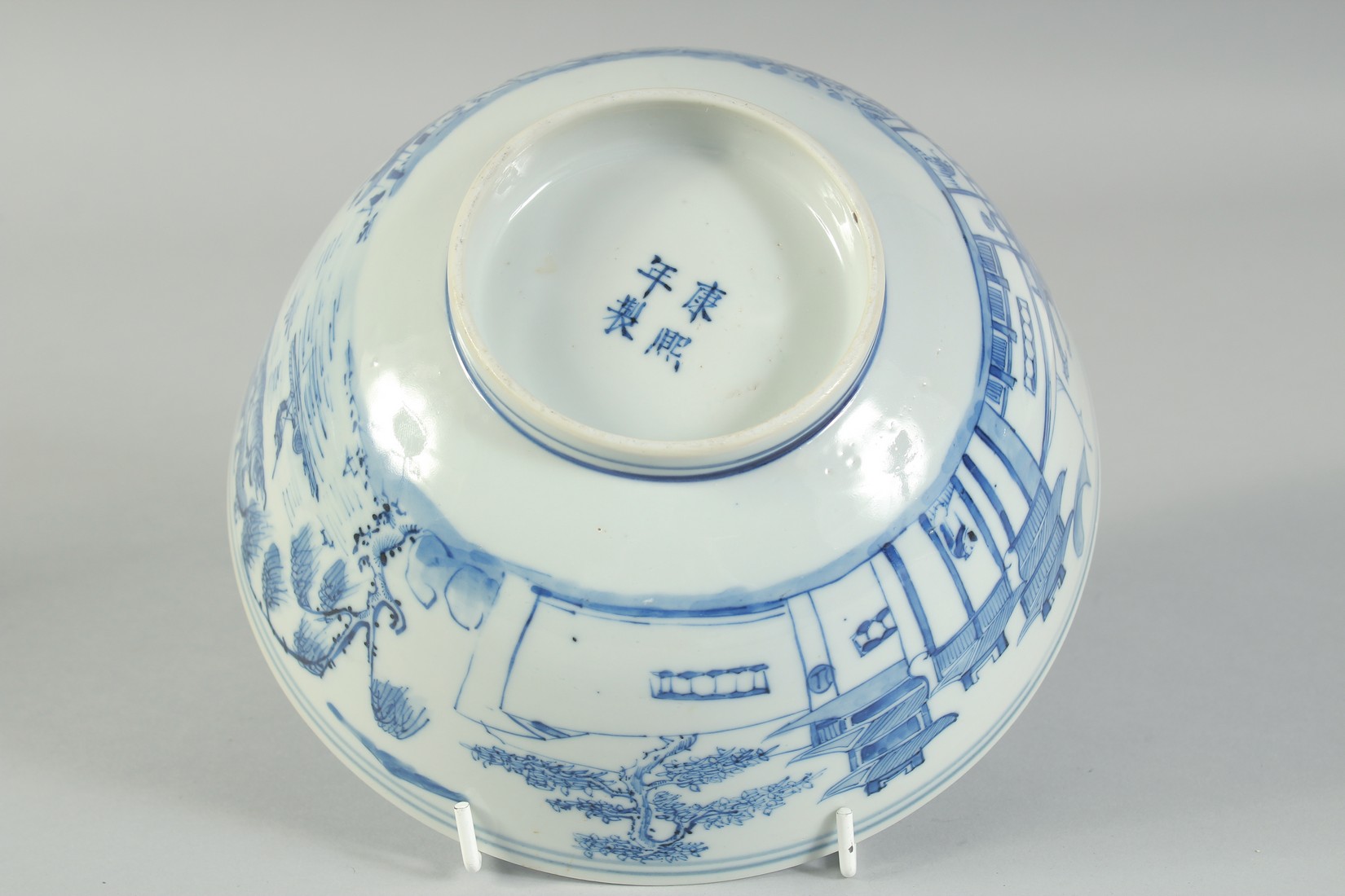 AN EARLY 20TH CENTURY CHINESE BLUE AND WHITE PORCELAIN BOWL, painted with landscape scenes, with - Image 5 of 5