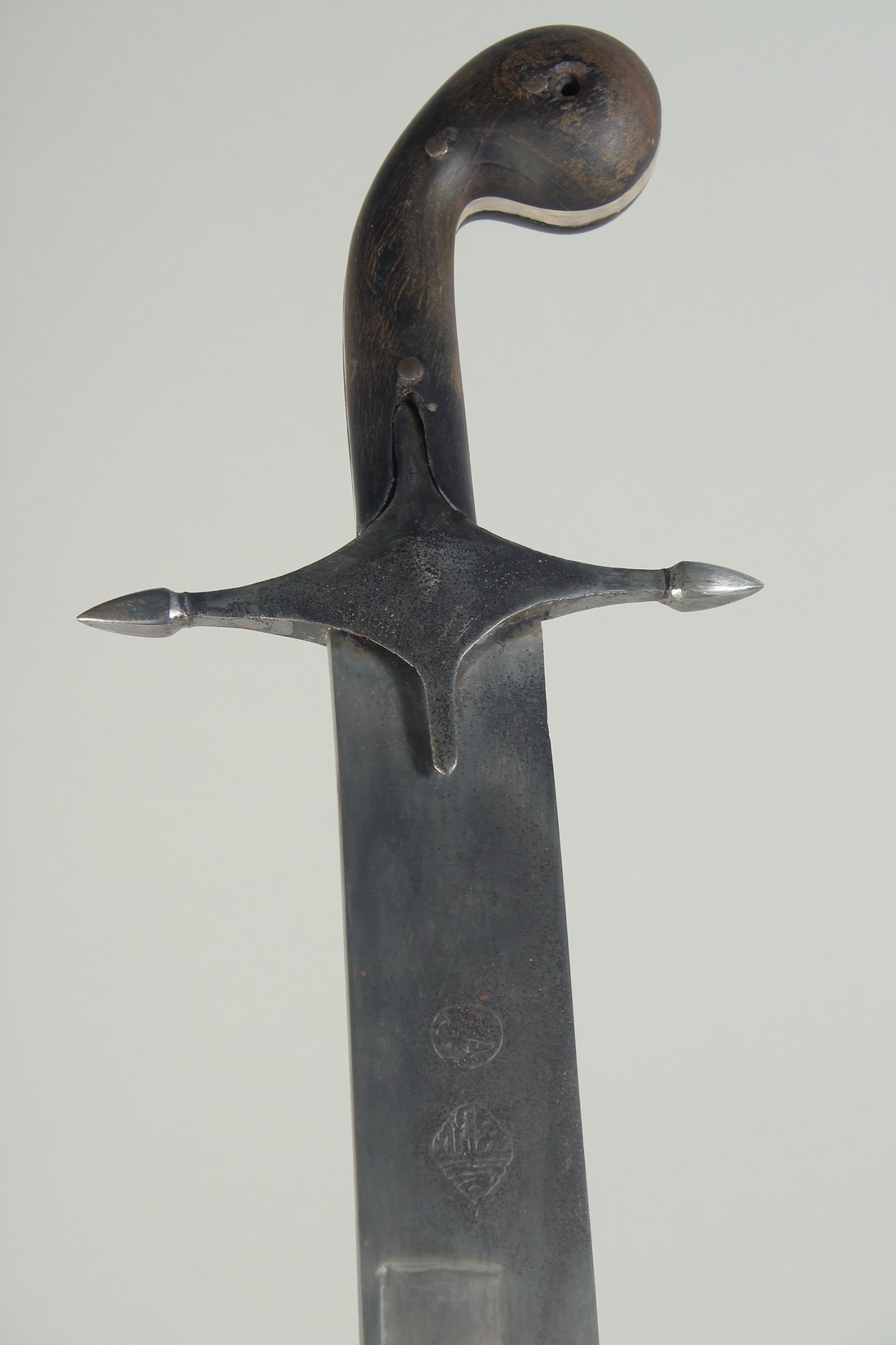 A FINE LARGE EARLY 19TH CENTURY ISLAMIC OTTOMAN TURKISH KILIJ SWORD, with engraved calligraphic - Image 2 of 6