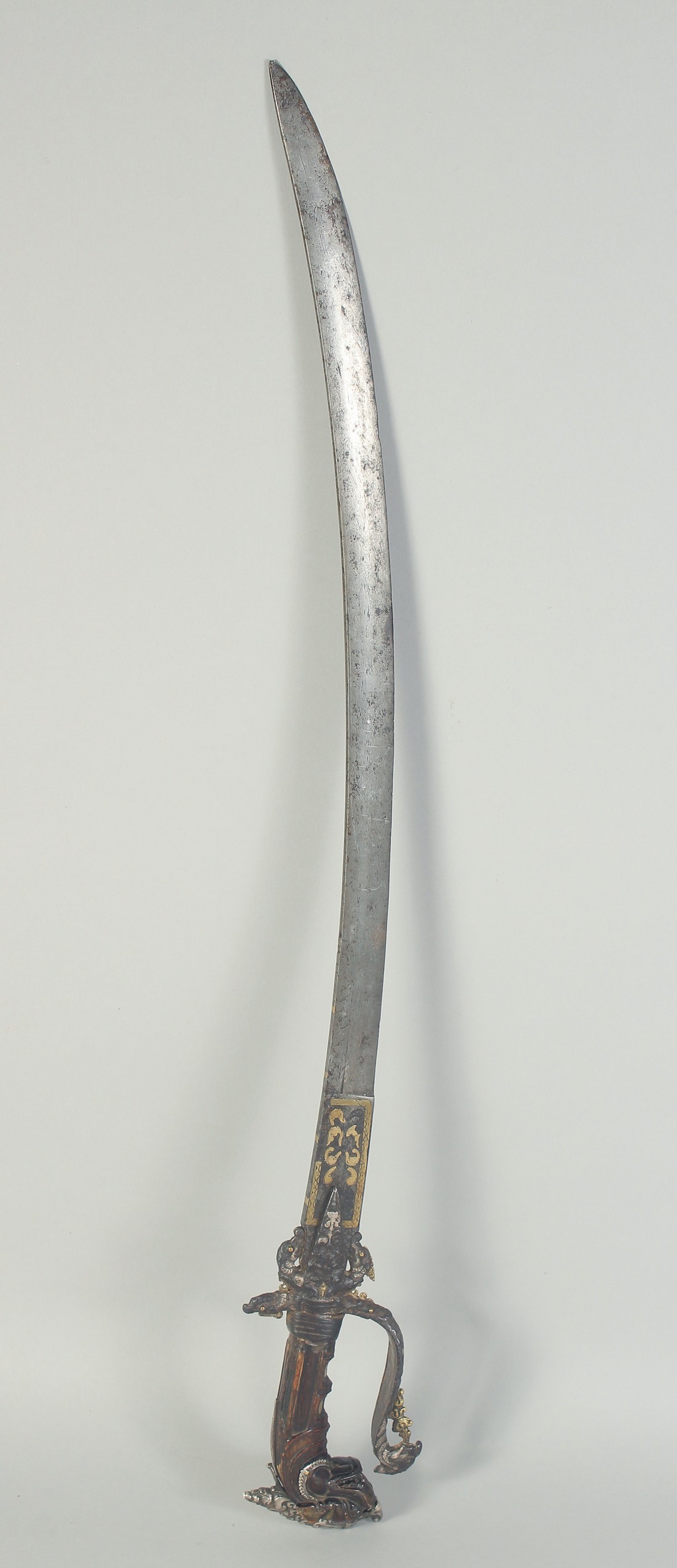 A RARE 17TH CENTURY CEYLONESE SRI LANKAN KASTANE SWORD, with carved silver mounted rhino horn handle - Image 8 of 8
