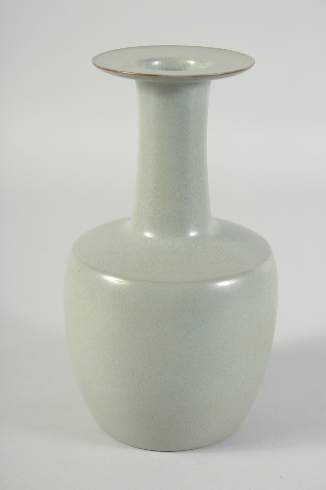 A CHINESE CELADON GLAZE VASE, 22cm high. - Image 2 of 5