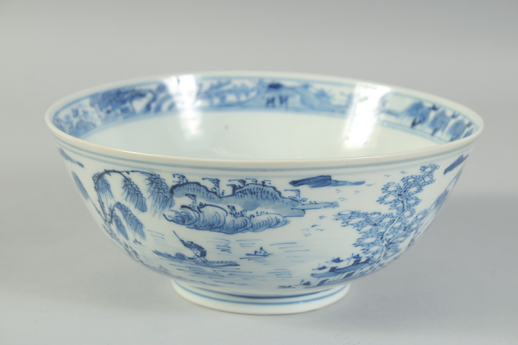 AN EARLY 20TH CENTURY CHINESE BLUE AND WHITE PORCELAIN BOWL, painted with landscape scenes, with - Image 2 of 5