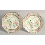 A PAIR OF EARLY 20TH CENTURY JAPANESE FAMILLE ROSE PORCELAIN OCTAGONAL PLATES, with frilled rims,