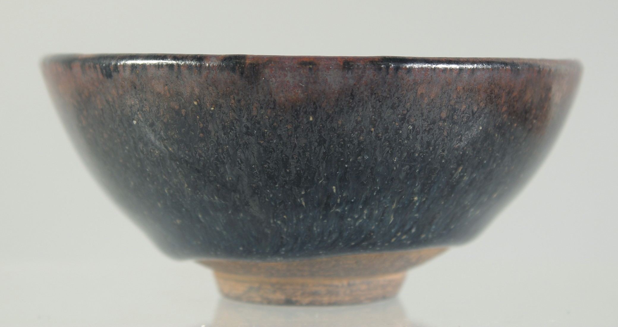 A CHINESE HARE'S FUR GLAZE POTTERY TEA BOWL, 9.5cm diameter.