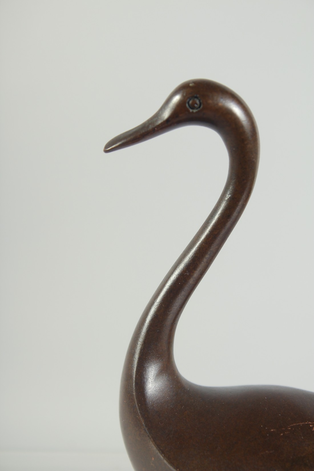 A JAPANESE BRONZE FIGURE OF A SWAN, 10cm high. - Image 3 of 4