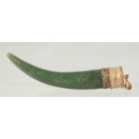 AN 18TH-19TH CENTURY INDIAN SPINACH JADE TOOTH-FORM PENDANT, with gilt metal mount and later