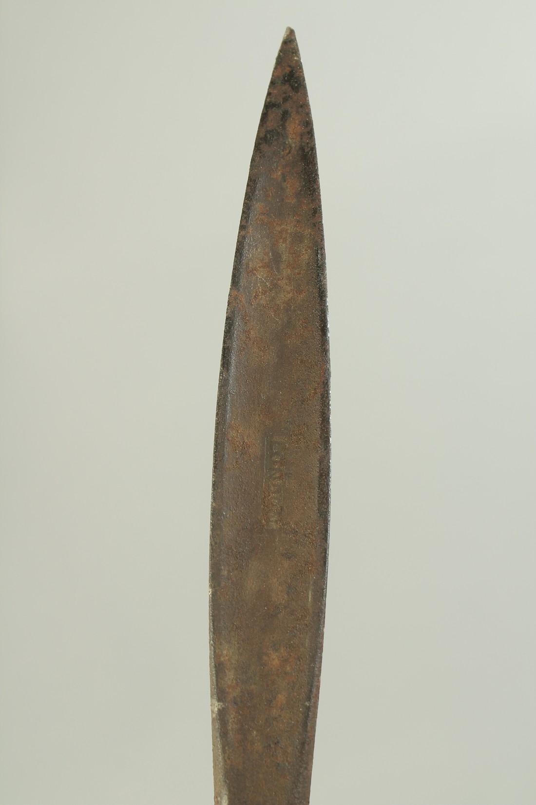 AN EARLY 20TH CENTURY MINDANAO MORO LONG SPEAR (BUDIAK), the spearhead with concave triple-sided - Image 4 of 7