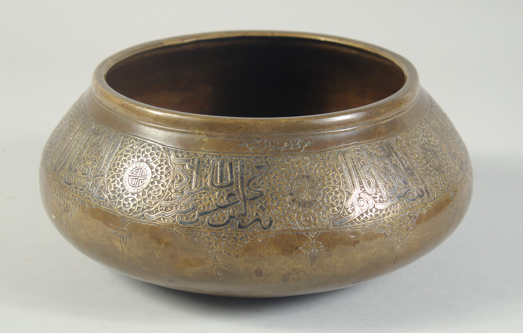 A VERY FINE 14TH CENTURY PERSIAN ILKHANID FARS SILVER INLAID BRASS BOWL, with a band of