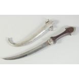 AN ISLAMIC MOROCCAN JAMBIYA DAGGER AND SCABBARD, 41cm long overall.