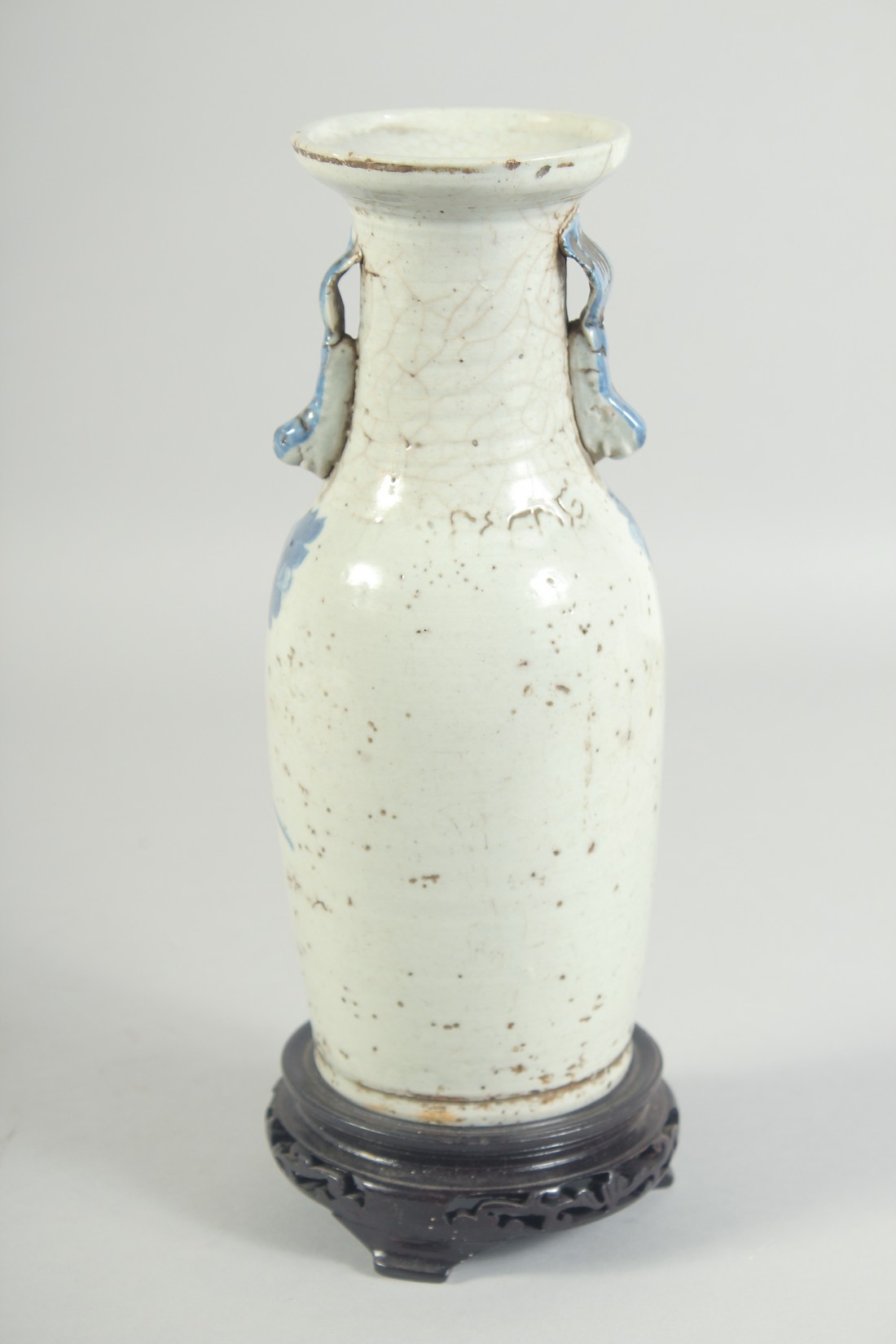 A 19TH CENTURY QING DYNASTY CHINESE BLUE AND WHITE TWIN HANDLE VASE, with hardwood stand, vase 23. - Image 3 of 6