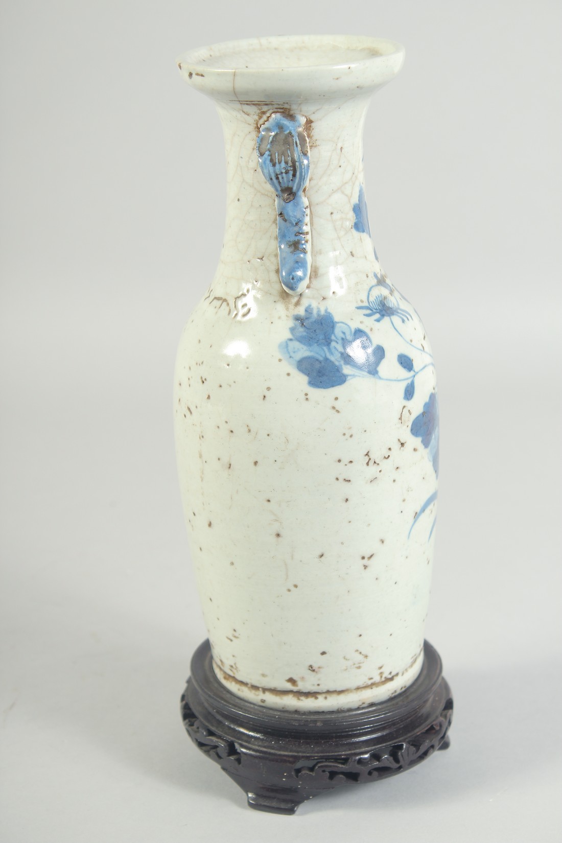 A 19TH CENTURY QING DYNASTY CHINESE BLUE AND WHITE TWIN HANDLE VASE, with hardwood stand, vase 23. - Image 2 of 6